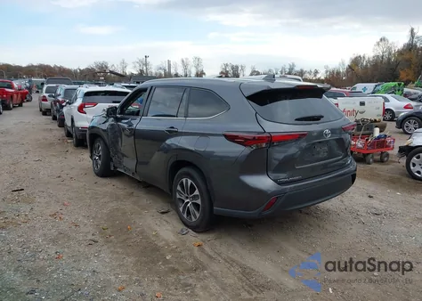 2024 Toyota Highlander Xle z USA, uszkodzony, nr VIN 5TDKDRAH0RS528962